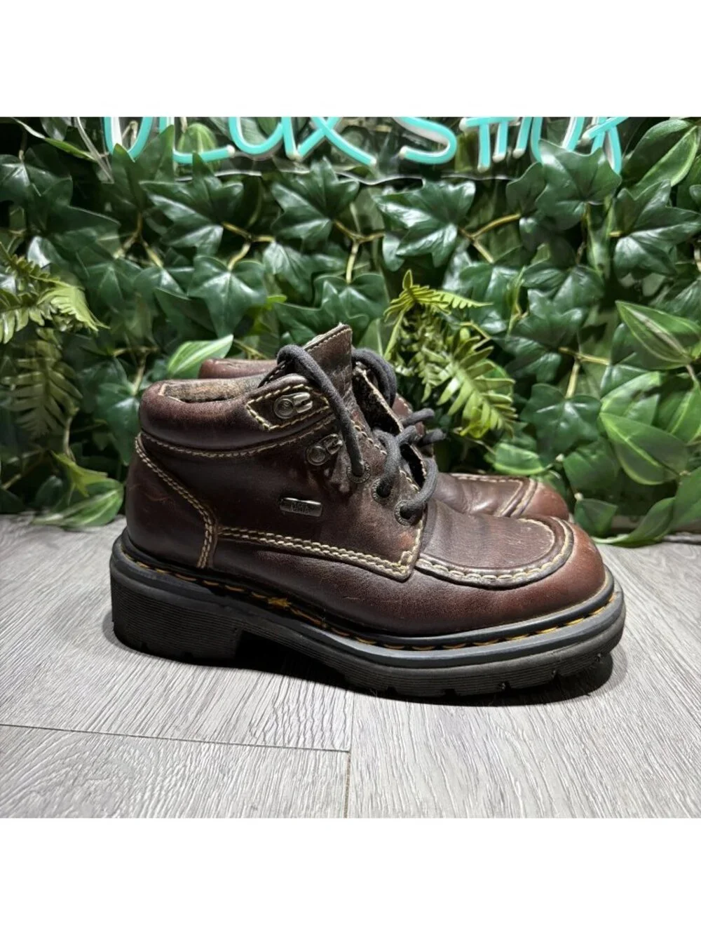 VTG Dr. Martens Brown Leather Ankle Boots 9275 England Sz W 7 Combat Y2K - 90s